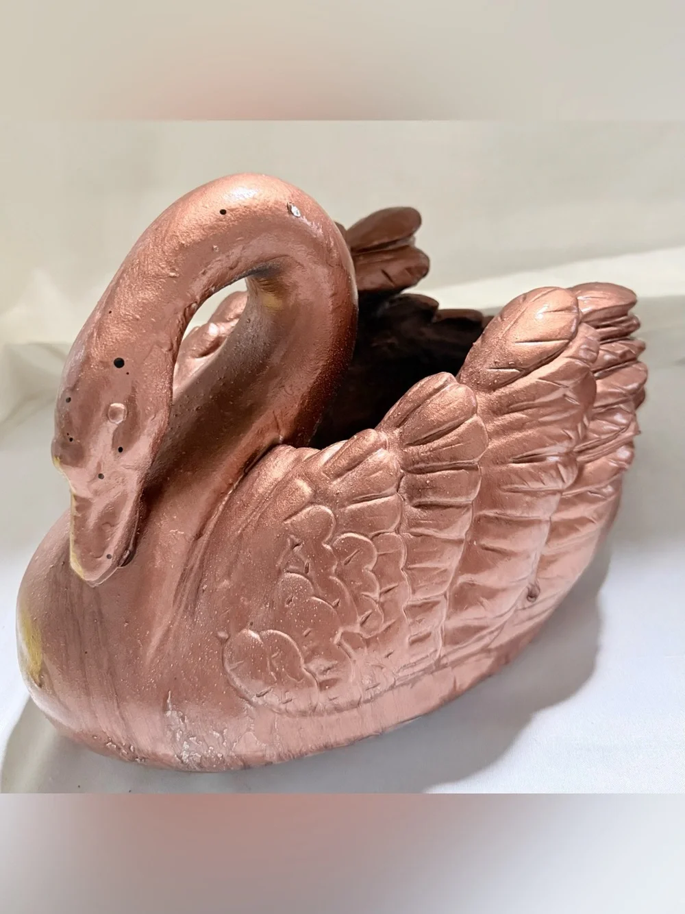 HENFEATHERS elegant swan